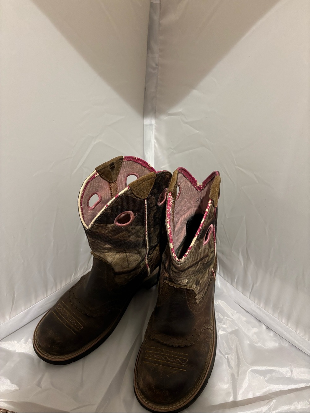 Women’s Ariat boots. Size 8B